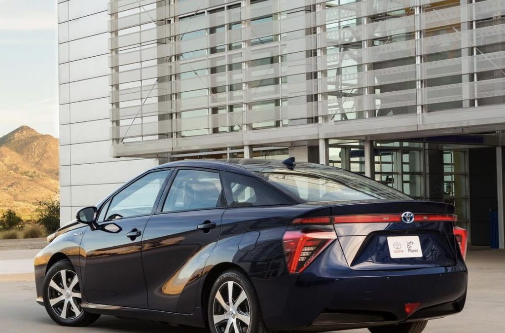 Перший водневий автомобіль в Україні – Toyota Mirai.